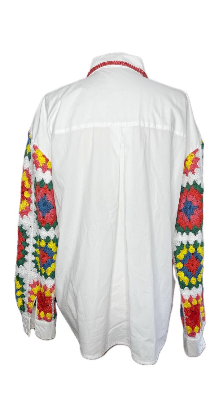 Camisa Blanca de Popelin Con Tejido En Cuello y Tejido De Estampado De Colores en Las Mangas UTERQUE Talla L