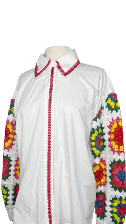 Camisa Blanca de Popelin Con Tejido En Cuello y Tejido De Estampado De Colores en Las Mangas UTERQUE Talla L