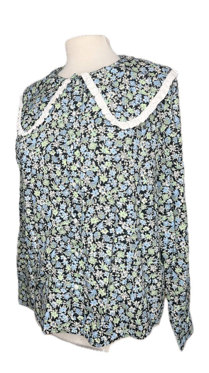 Blusa Con Estampado de Flores Azul, Blanco y Verde Con Detalle En Cuello MAJE Talla S/M